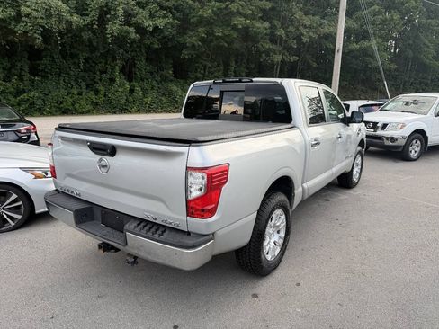 Used 2017 Nissan Titan SV AWD/4WD image 5