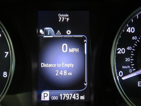 Used 2017 Toyota Camry LE FWD image 13