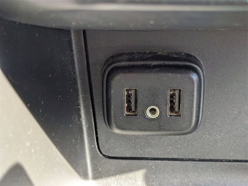 Used 2020 Chevrolet Colorado W/T image 24