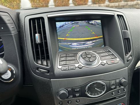 Used 2011 INFINITI G37 Journey w/ Premium Pkg image 9