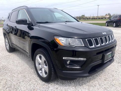 Used 2018 Jeep Compass Latitude w/ Popular Equipment Group AWD/4WD image 4