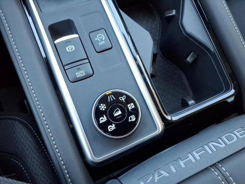 Certified 2025 Nissan Pathfinder SV AWD/4WD image 25