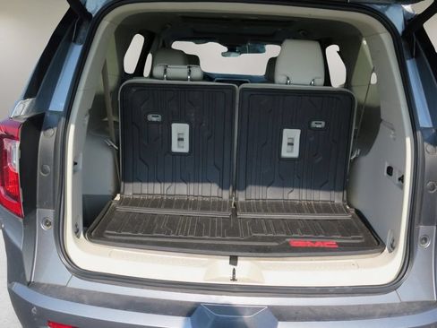 Used 2021 GMC Acadia Denali w/ Denali Technology Package FWD image 24