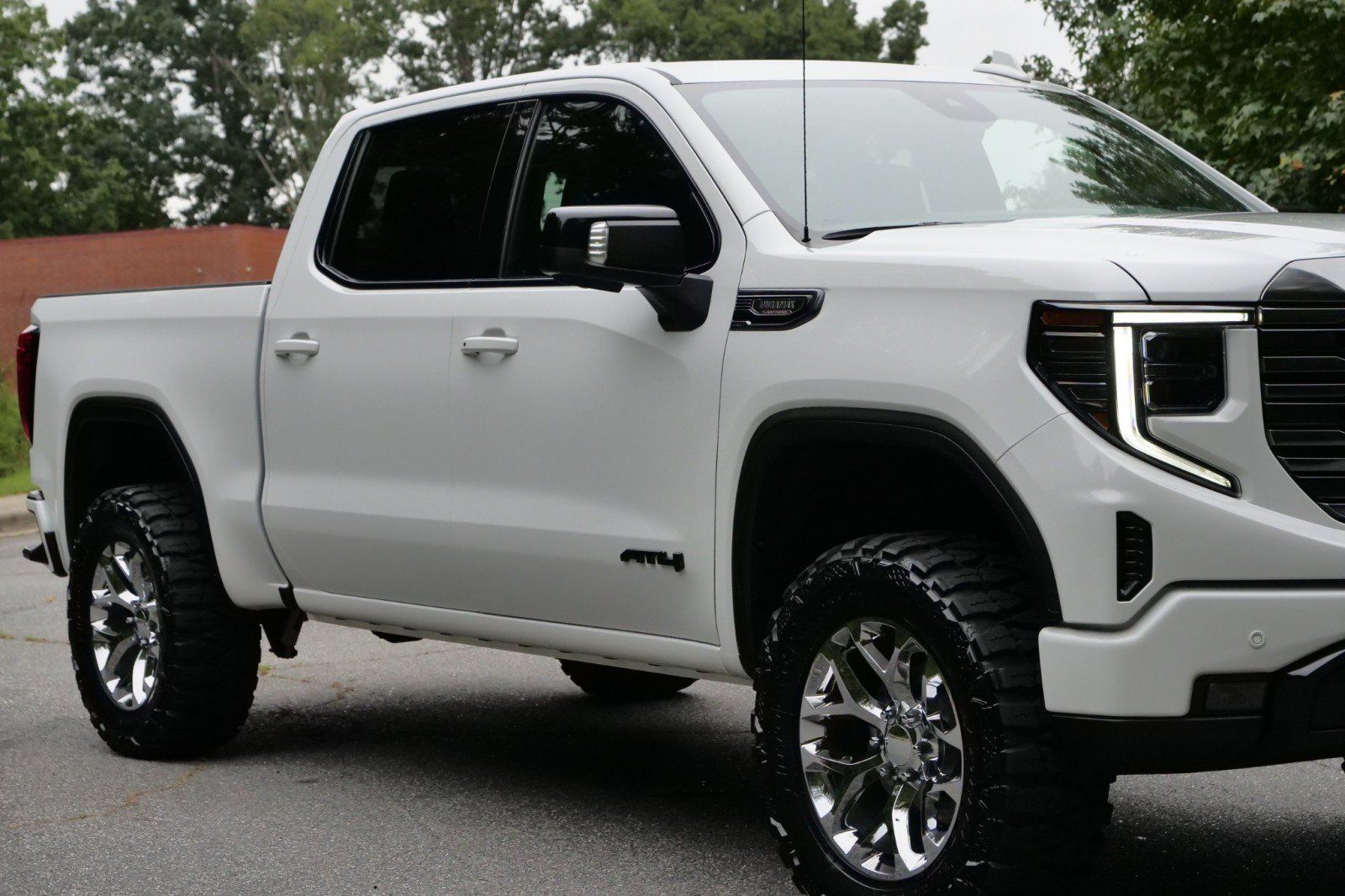 Used 2024 GMC Sierra 1500 AT4 w/ Technology Package AWD/4WD image 42