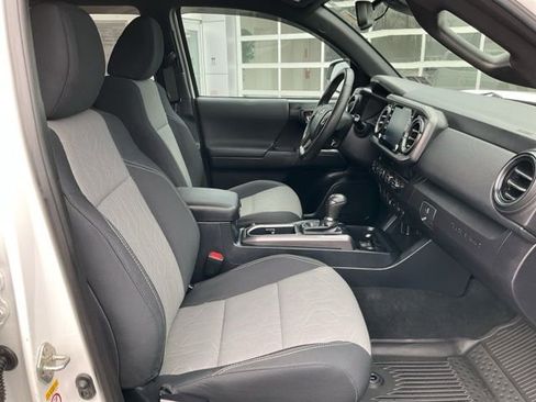 Used 2020 Toyota Tacoma TRD Off-Road image 18