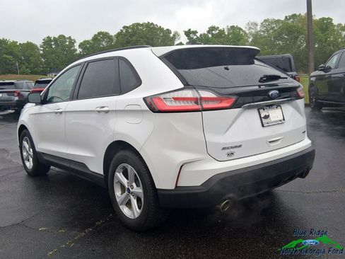 Used 2020 Ford Edge SE FWD image 3