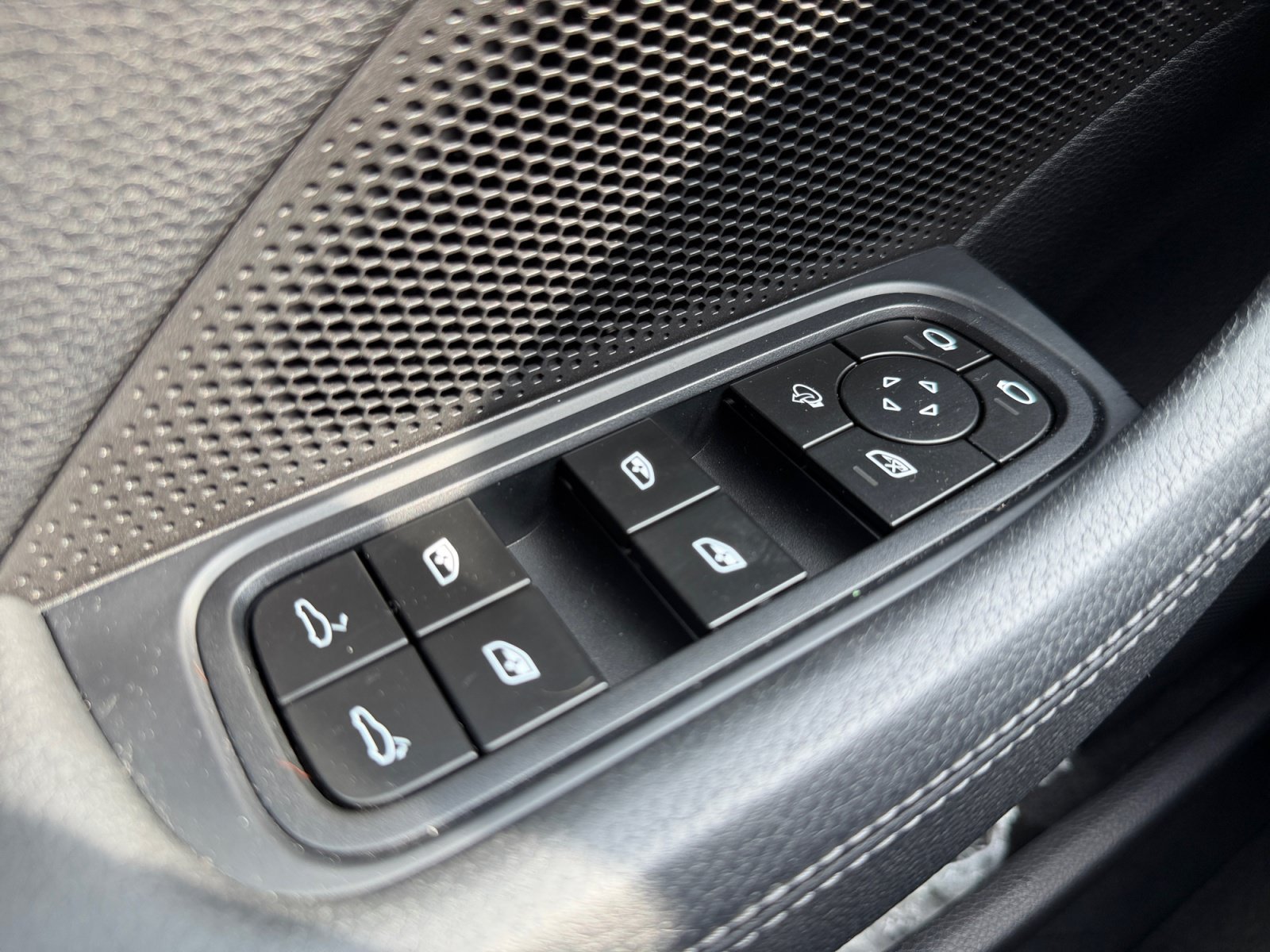 Certified 2025 Porsche Panamera 4 AWD/4WD image 16