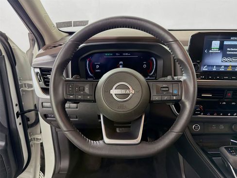 Used 2023 Nissan Rogue Platinum w/ Platinum Premium Package AWD/4WD image 3