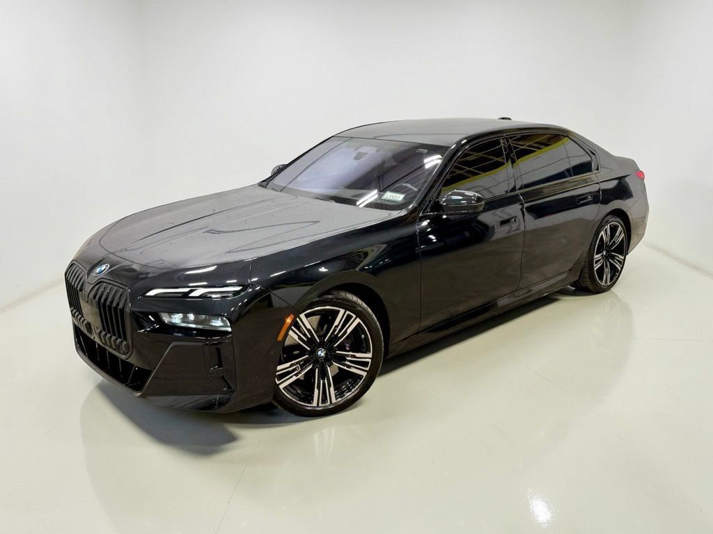 Used 2023 BMW i7 xDrive60 AWD/4WD image 3