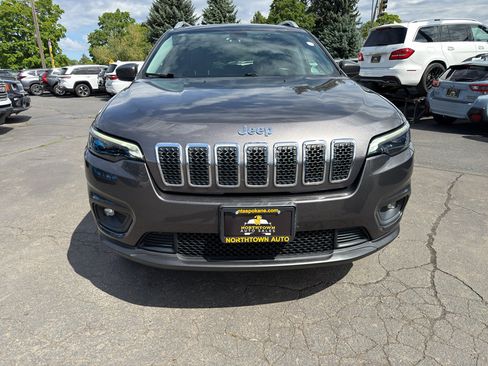 Used 2019 Jeep Cherokee Latitude Plus AWD/4WD image 12