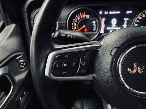 Used 2020 Jeep Wrangler Unlimited Sahara AWD/4WD image 27