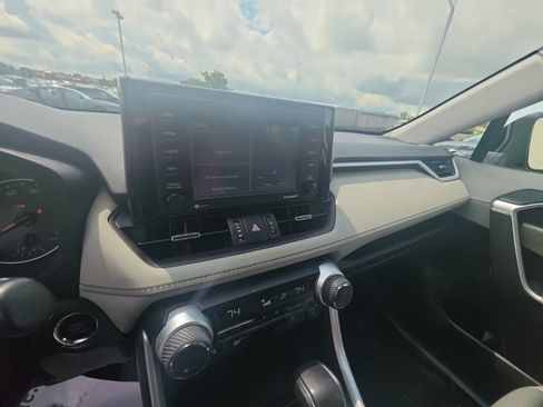 Used 2021 Toyota RAV4 XLE Premium AWD/4WD image 21