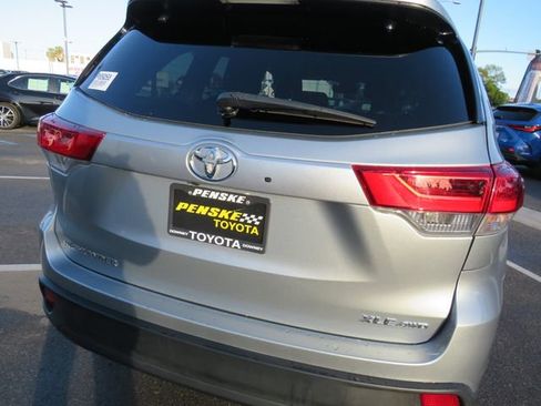 Used 2019 Toyota Highlander XLE image 12