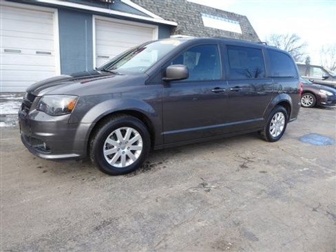 Used 2018 Dodge Grand Caravan SE image 3