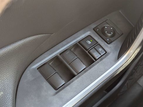 Used 2019 Toyota RAV4 LE FWD image 28