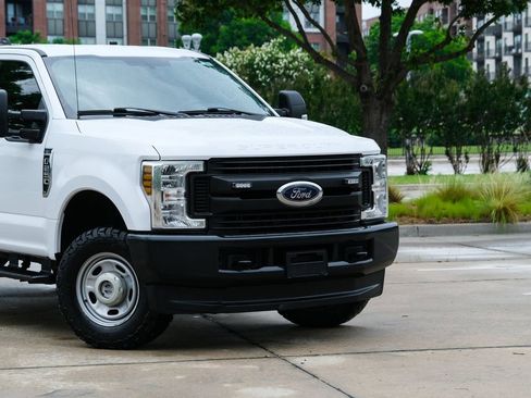 Used 2019 Ford F250 XL w/ Power Equipment Group AWD/4WD image 3