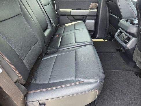 Used 2024 Ford F350 Lariat w/ FX4 Off-Road Package AWD/4WD image 31