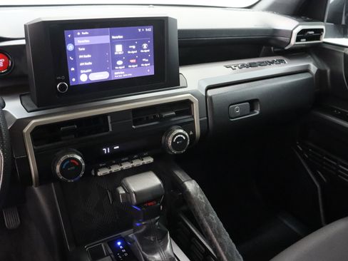 Used 2024 Toyota Tacoma TRD Off-Road AWD/4WD image 15