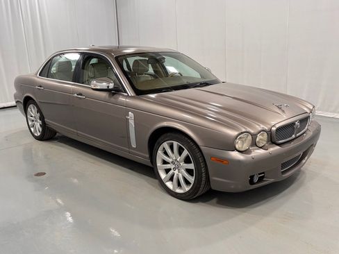 Used 2008 Jaguar XJ8 L image 3
