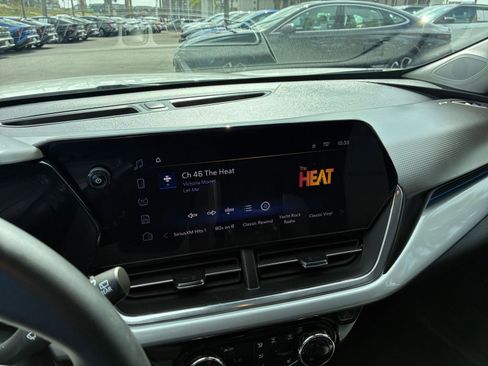 Used 2025 Chevrolet Trax LT w/ LT Convenience Package image 20