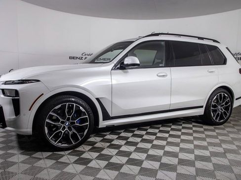 Used 2023 BMW X7 xDrive40i w/ M Sport Package image 5
