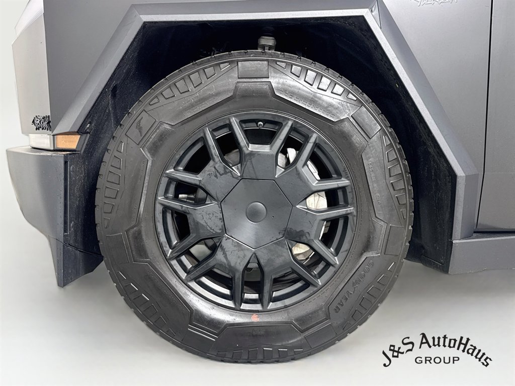 Used 2024 Tesla Cybertruck Cyberbeast AWD/4WD image 39