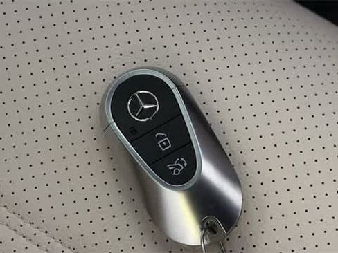Certified 2025 Mercedes-Benz GLC 300 4MATIC image 82