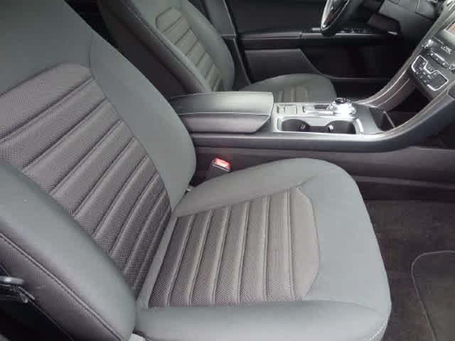 Used 2019 Ford Fusion SE FWD image 10