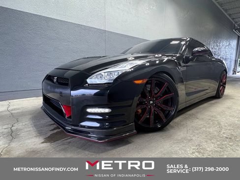 Used 2014 Nissan GT-R Premium AWD/4WD image 1