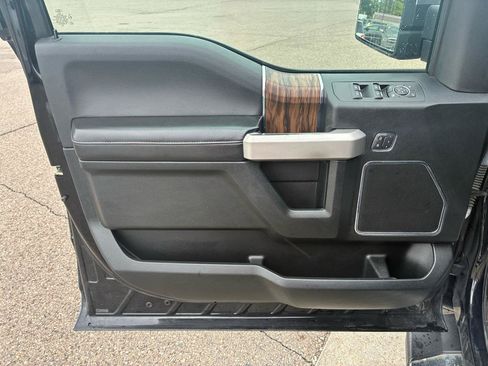 Used 2019 Ford F150 Lariat w/ Equipment Group 502A Luxury AWD/4WD image 14