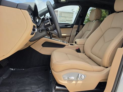 New 2026 Porsche Macan AWD/4WD image 17