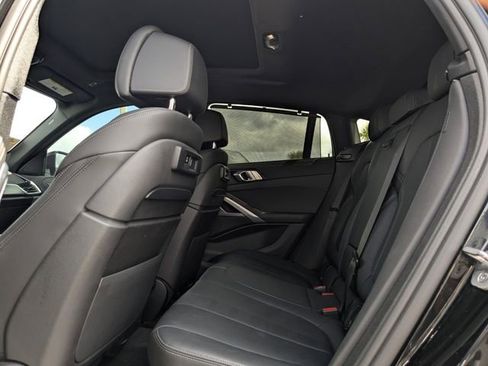 Used 2022 BMW X6 xDrive40i w/ Executive Package image 18