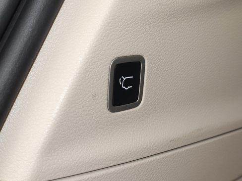 Used 2022 Chrysler Pacifica Touring-L image 21