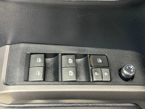 Used 2018 Toyota Tacoma TRD Sport AWD/4WD image 25