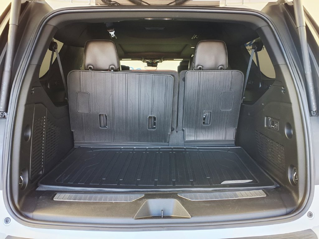 Used 2023 GMC Yukon XL Denali Ultimate AWD/4WD image 8