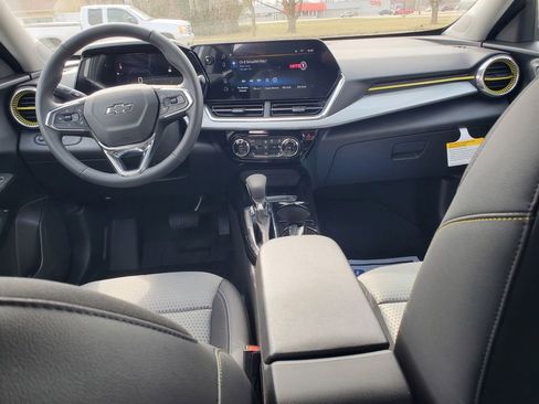 New 2026 Chevrolet Trax LT w/ Midnight Edition FWD image 5