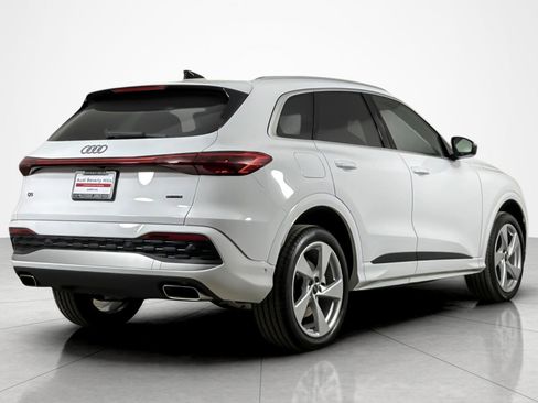 Used 2025 Audi Q5 Premium Plus w/ Premium Plus AWD/4WD image 5