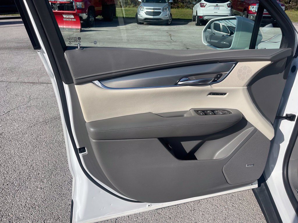 Used 2017 Cadillac XT5 Luxury w/ Driver Awareness Package FWD image 14