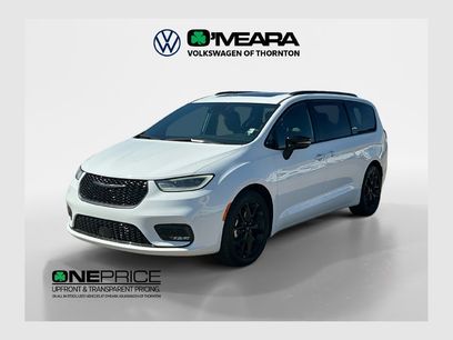 Used 2025 Chrysler Pacifica Limited