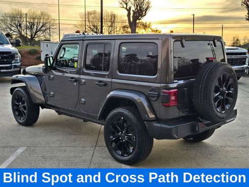 Used 2025 Jeep Wrangler Unlimited Sahara w/ Safety Group image 7