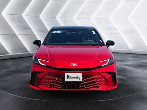 Used 2025 Toyota Camry XSE FWD image 8