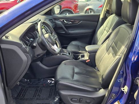 Used 2017 Nissan Rogue SL w/ SL Premium Package image 19