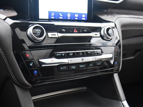 Used 2023 Ford Explorer Platinum w/ Technology Package image 31