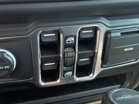 Used 2021 Jeep Gladiator Overland w/ Uconnect 4C Nav & Sound Group AWD/4WD image 21