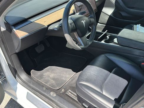Used 2020 Tesla Model 3 Standard Range RWD image 6