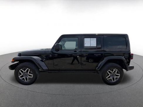 Used 2025 Jeep Wrangler Unlimited Sahara AWD/4WD image 9
