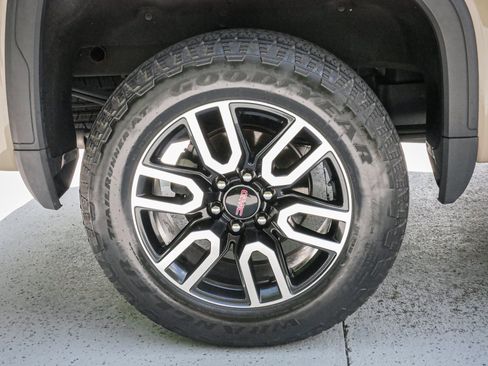 Used 2023 GMC Sierra 1500 AT4 w/ AT4 Premium Package AWD/4WD image 13