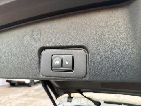 Used 2024 Nissan Rogue SV w/ SV Premium Package FWD image 35