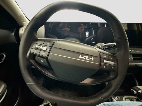 Used 2025 Kia K4 EX FWD image 11