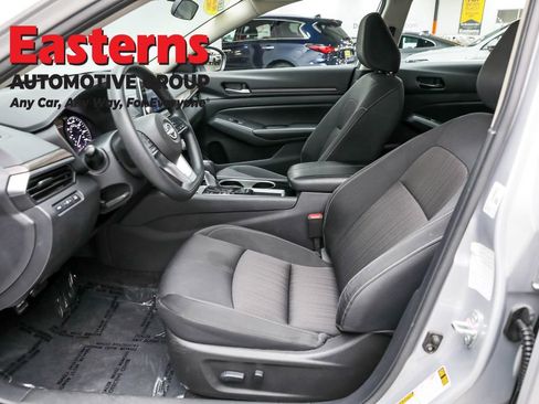 Used 2024 Nissan Altima 2.5 SV image 14